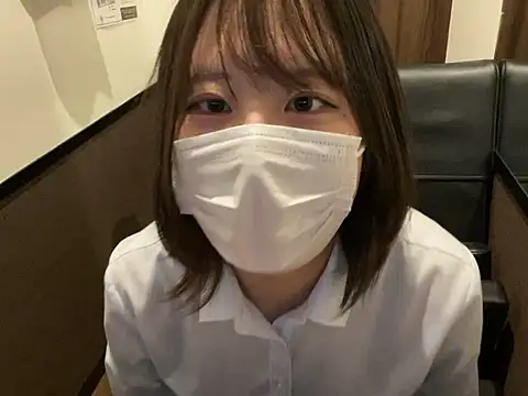 Snapshot of miniminimo_o chatting on June 4, 10:21 am miniminimo o online show from June 4, 10:21 am