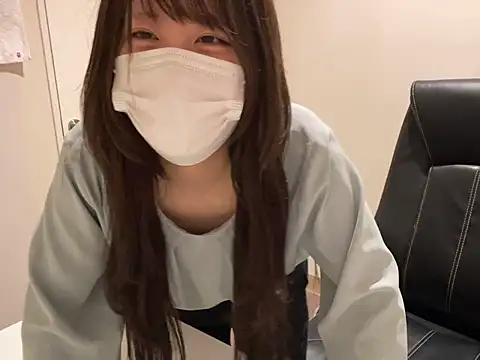 Snapshot of miniminimo_o chatting on June 10, 10:25 am miniminimo o online show from June 10, 10:25 am
