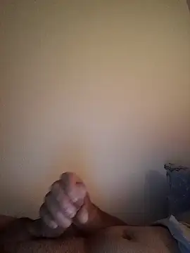 Snapshot of Nicolas065 chatting on May 15, 5:53 pm Nicolas065 online show from May 15, 5:53 pm
