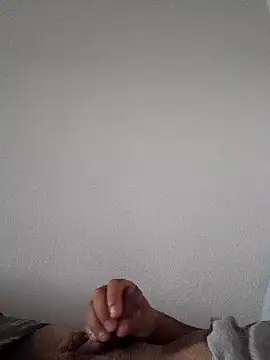 Snapshot of Nicolas065 chatting on May 16, 4:28 pm Nicolas065 online show from May 16, 4:28 pm
