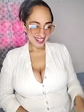 Snapshot of Pamela_sa chatting on May 27, 5:43 pm Pamela sa online show from May 27, 5:43 pm