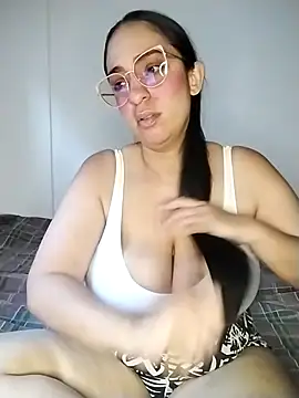 Pamela sa online show from July 16, 8:04 pm