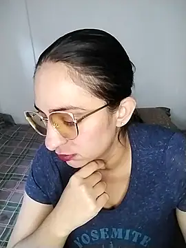 Pamela sa online show from July 21, 8:55 pm
