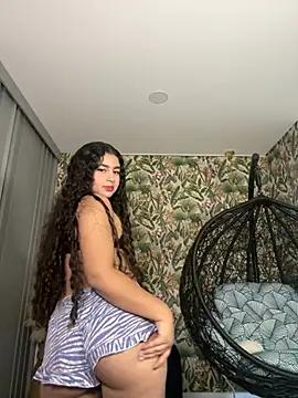 Snapshot of Abby_Zaf chatting on May 20, 9:43 pm Abby Zaf online show from May 20, 9:43 pm