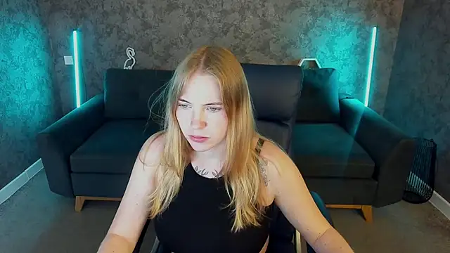 Snapshot of NikkyReyyy chatting on May 21, 5:36 am NikkyReyyy online show from May 21, 5:36 am
