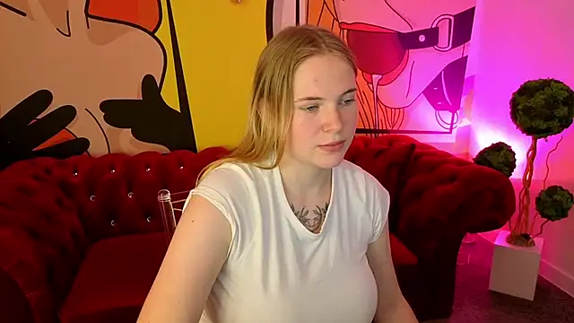 Snapshot of NikkyReyyy chatting on June 7, 6:06 am NikkyReyyy online show from June 7, 6:06 am