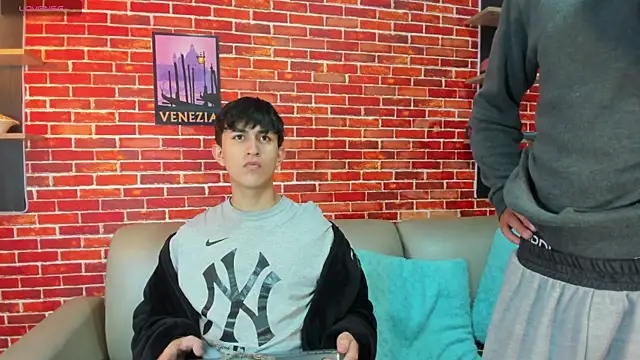 Snapshot of Hoot_boyss_ chatting on June 2, 8:00 pm Hoot boyss online show from June 2, 8:00 pm