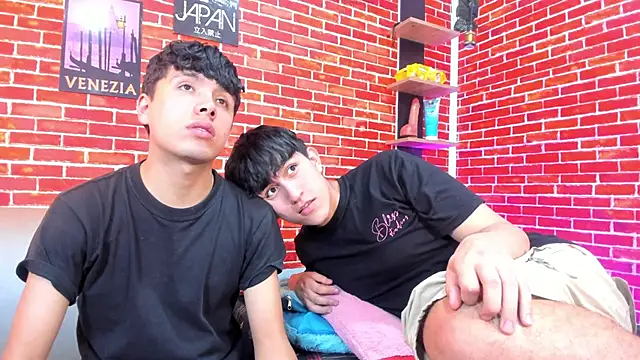 Snapshot of Hoot_boyss_ chatting on June 10, 8:30 pm Hoot boyss online show from June 10, 8:30 pm