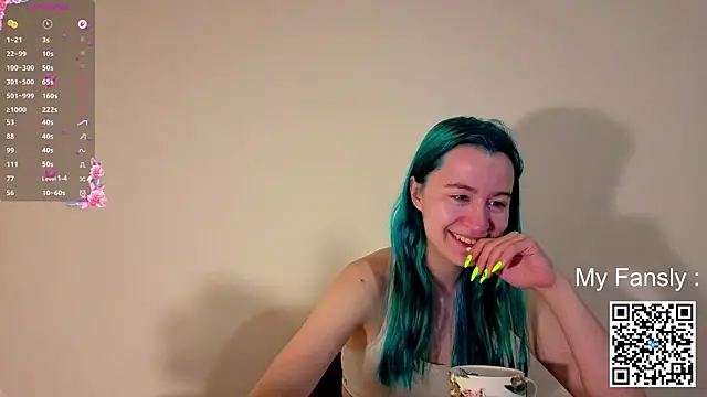 Snapshot of Emilya201 chatting on June 14, 9:39 pm Emilya201 online show from June 14, 9:39 pm