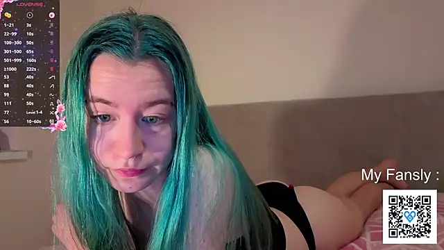 Snapshot of Emilya201 chatting on June 22, 9:23 pm Emilya201 online show from June 22, 9:23 pm