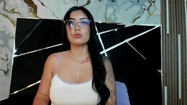 Snapshot of Alaia_22 chatting on May 28, 9:34 pm Alaia 22 online show from May 28, 9:34 pm