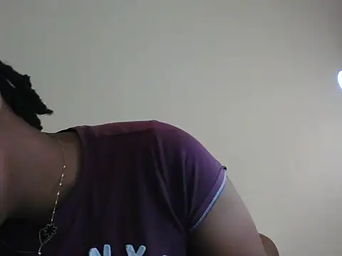 Snapshot of sexy_dove chatting on June 13, 6:33 am sexy dove online show from June 13, 6:33 am