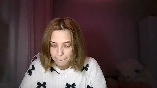 Snapshot of MiraLaPics chatting on June 6, 10:25 pm MiraLaPics online show from June 6, 10:25 pm