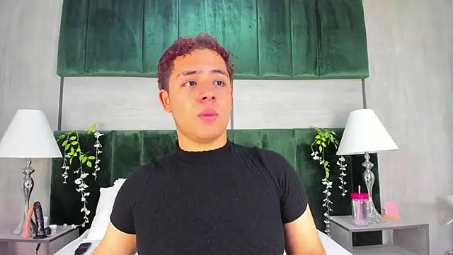 Snapshot of Darian_laforteza chatting on June 1, 7:37 pm Darian laforteza online show from June 1, 7:37 pm