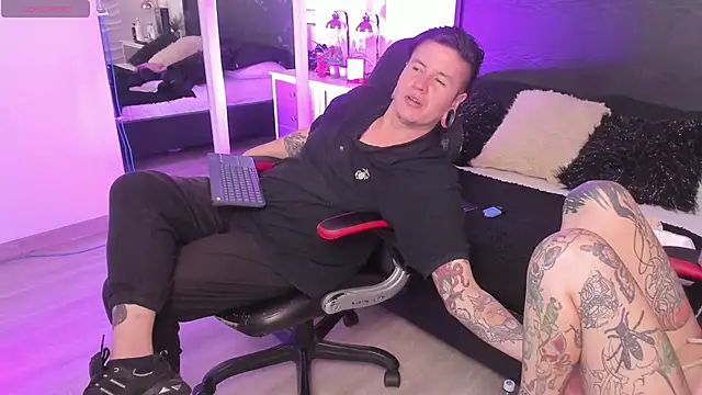 inkedsinners  online show from June 10, 10:41 pm