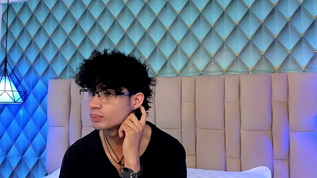 Snapshot of Sofia-Ethan chatting on May 31, 1:29 pm Sofia-Ethan online show from May 31, 1:29 pm