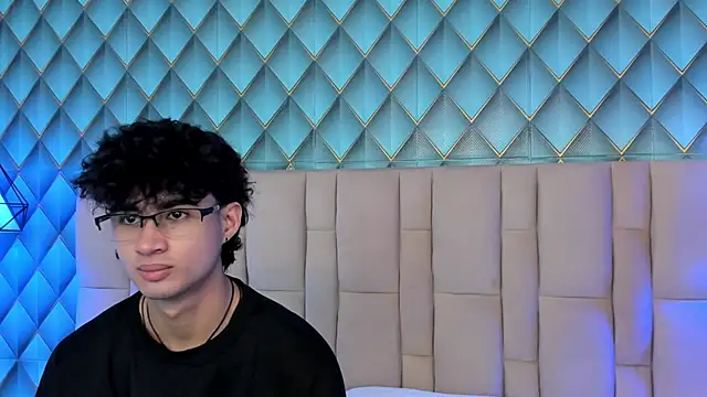 Snapshot of Sofia-Ethan chatting on June 6, 1:38 pm Sofia-Ethan online show from June 6, 1:38 pm