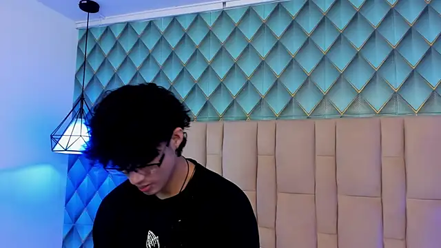 Snapshot of Sofia-Ethan chatting on June 13, 1:20 pm Sofia-Ethan online show from June 13, 1:20 pm