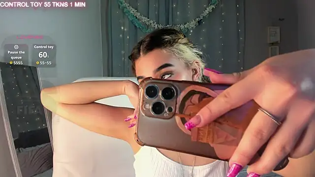 vanillafairy  online show from June 25, 8:24 pm