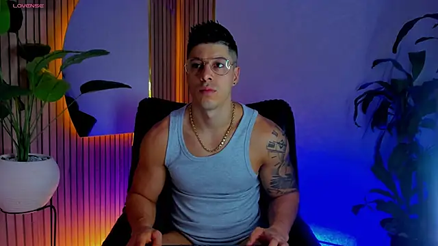 Snapshot of lukas_green11 chatting on June 12, 7:57 pm lukas green11 online show from June 12, 7:57 pm