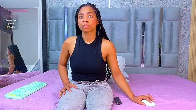 Snapshot of thinsamathagirl chatting on July 31, 2:11 am thinsamathagirl online show from July 31, 2:11 am