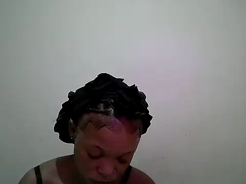 Snapshot of Miss_rihanna chatting on June 13, 6:22 am Miss rihanna online show from June 13, 6:22 am