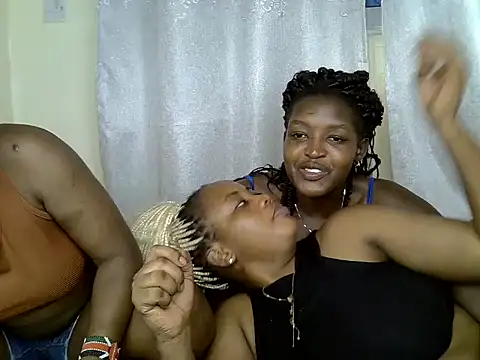 Snapshot of Lorainebabes chatting on June 6, 2:27 am Lorainebabes online show from June 6, 2:27 am