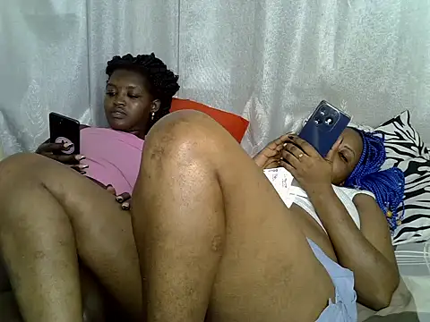 Snapshot of Lorainebabes chatting on June 11, 12:32 am Lorainebabes online show from June 11, 12:32 am