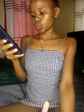 Snapshot of sexy_girlyee chatting on June 3, 7:00 am sexy girlyee online show from June 3, 7:00 am