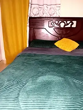 Snapshot of sexy_girlyee chatting on June 12, 5:12 pm sexy girlyee online show from June 12, 5:12 pm