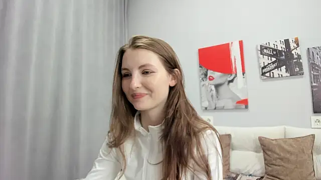Snapshot of Shyly__Lisa chatting on May 30, 1:35 am Shyly Lisa online show from May 30, 1:35 am