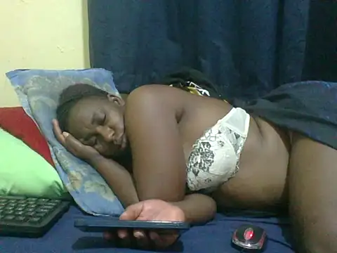 Snapshot of naughty-slender chatting on July 28, 7:39 pm naughty-slender online show from July 28, 7:39 pm