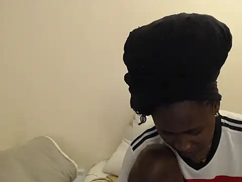 Snapshot of hyacinth_b chatting on June 7, 6:39 am hyacinth b online show from June 7, 6:39 am