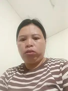 Snapshot of -Yeyi- chatting on June 1, 10:33 pm -Yeyi- online show from June 1, 10:33 pm