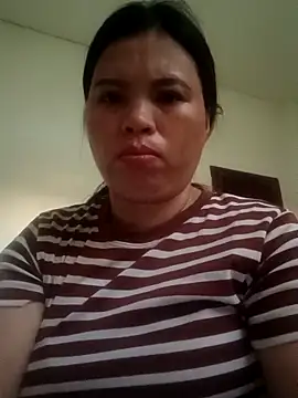 Snapshot of -Yeyi- chatting on June 2, 11:23 am -Yeyi- online show from June 2, 11:23 am