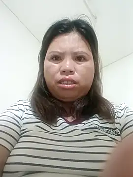 Snapshot of -Yeyi- chatting on June 3, 6:24 pm -Yeyi- online show from June 3, 6:24 pm