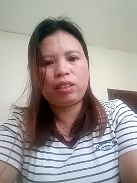 Snapshot of -Yeyi- chatting on June 8, 1:50 am -Yeyi- online show from June 8, 1:50 am