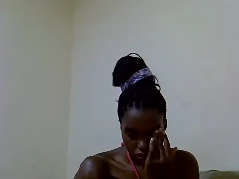 Snapshot of princess_scovia chatting on June 2, 12:01 am princess scovia online show from June 2, 12:01 am