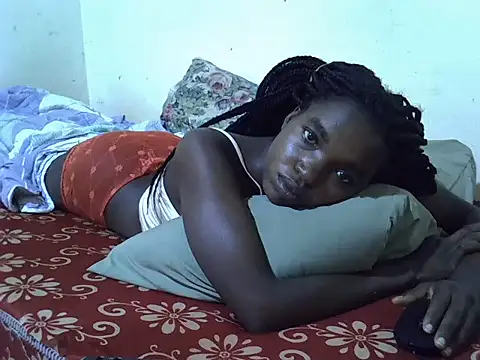 Snapshot of princess_scovia chatting on June 14, 2:24 am princess scovia online show from June 14, 2:24 am