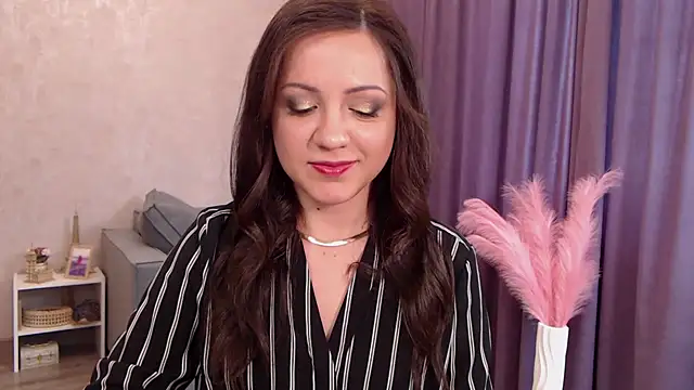 SusanMorandi online show from July 18, 9:13 am