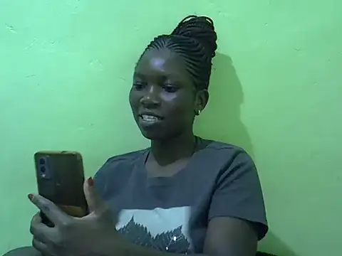 Snapshot of Sweet-Lynn chatting on June 3, 2:33 pm Sweet-Lynn online show from June 3, 2:33 pm