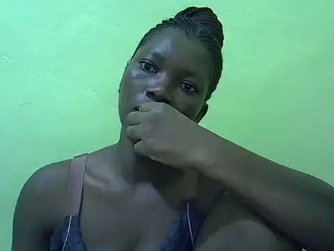 Snapshot of Sweet-Lynn chatting on June 8, 5:08 am Sweet-Lynn online show from June 8, 5:08 am