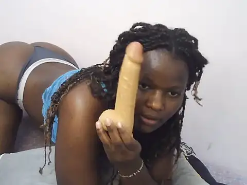 Snapshot of hotcandy001 chatting on June 5, 10:54 am hotcandy001 online show from June 5, 10:54 am
