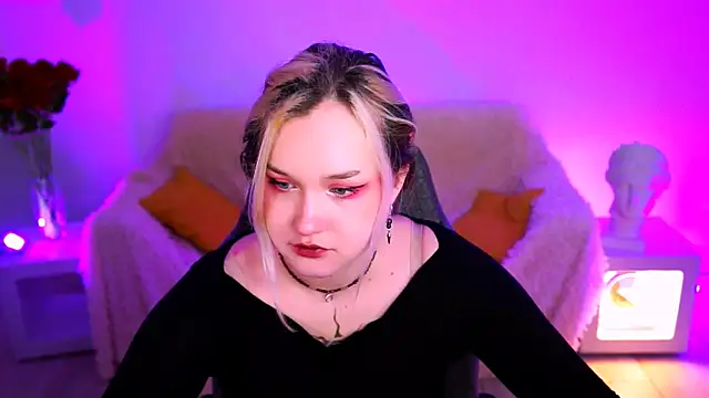 ViolettWoods online show from June 3, 8:17 am