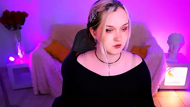 ViolettWoods online show from June 3, 2:44 pm