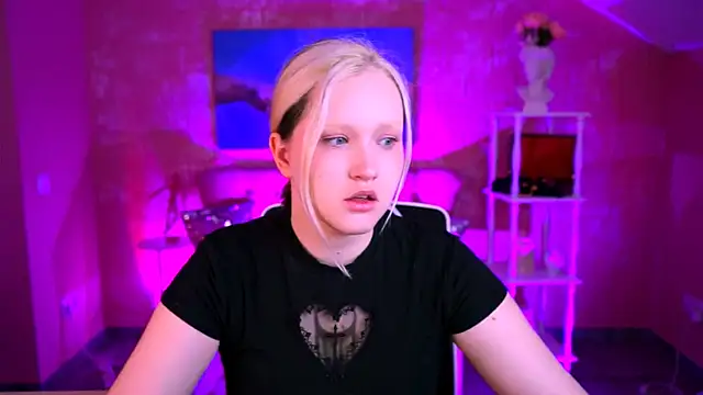 ViolettWoods online show from June 10, 6:12 am