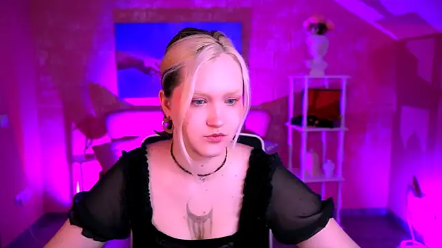 ViolettWoods online show from June 14, 6:15 am