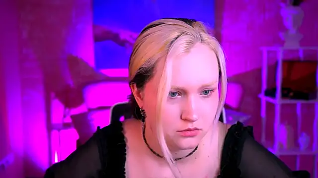 ViolettWoods online show from June 15, 6:15 am