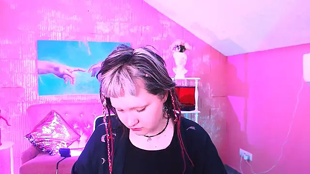 Snapshot of ViolettWoods chatting on July 19, 6:28 am ViolettWoods online show from July 19, 6:28 am
