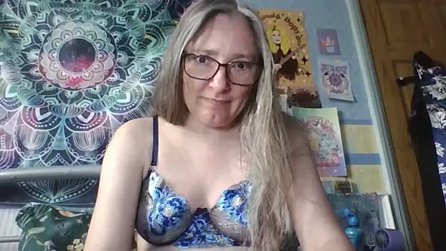Izzylove47 online show from May 31, 12:12 pm